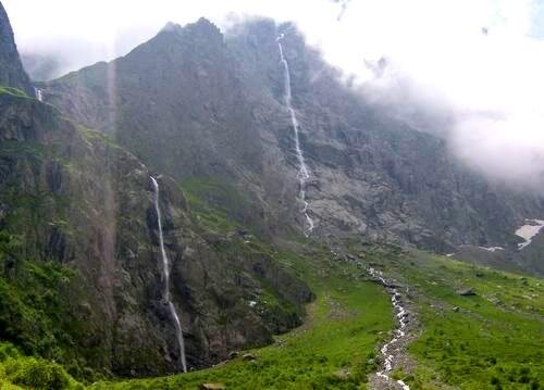 Горы Осетии Мидаграбинские водопады