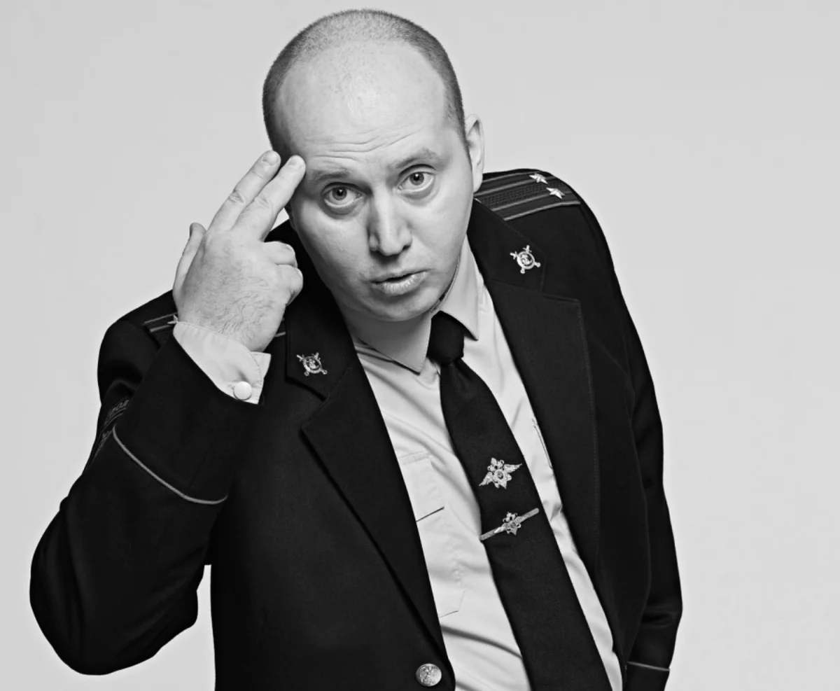 Бурунов камушек. Володя полицейский с рублевки. Бурунов полицейский с рублевки. Бурунов полицейский с рублевки. Бурунов поет в полицейский с рублевки.