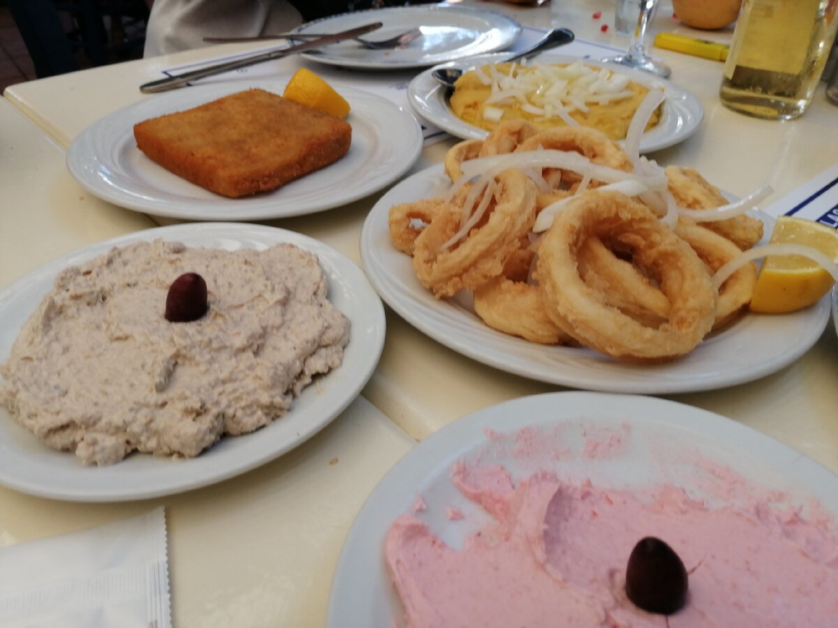 обед в таверне Hellas  (Сталида, Крит). Здесь все по-честному и с угощением от заведения. Фото СВета Давыдова