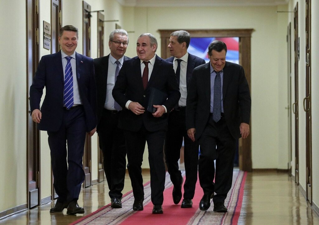 руководители фракций госдумы. президент россии лидер парламентской фракции политическая элита. руководители фракций госдумы. зюганов жириновский миронов. путин на встрече с главами думских.