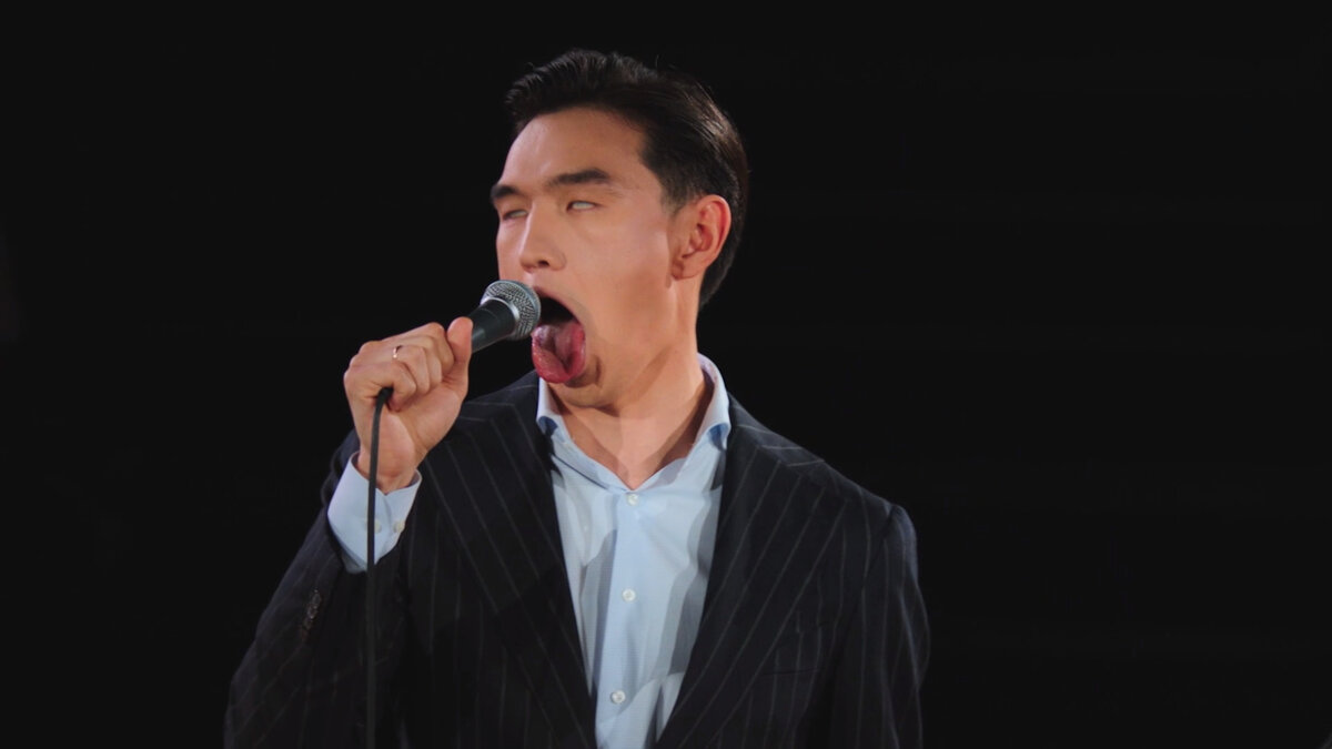 Нурлан Сабуров в Stand up. Фото взято из Яндекс Картинки