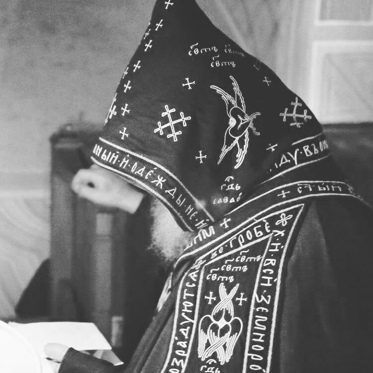 Облачение на голове монаха 6. Облачение схимонаха. Облачение на голове монаха 6. Схимонах схимник. Куколь монашеский схима.