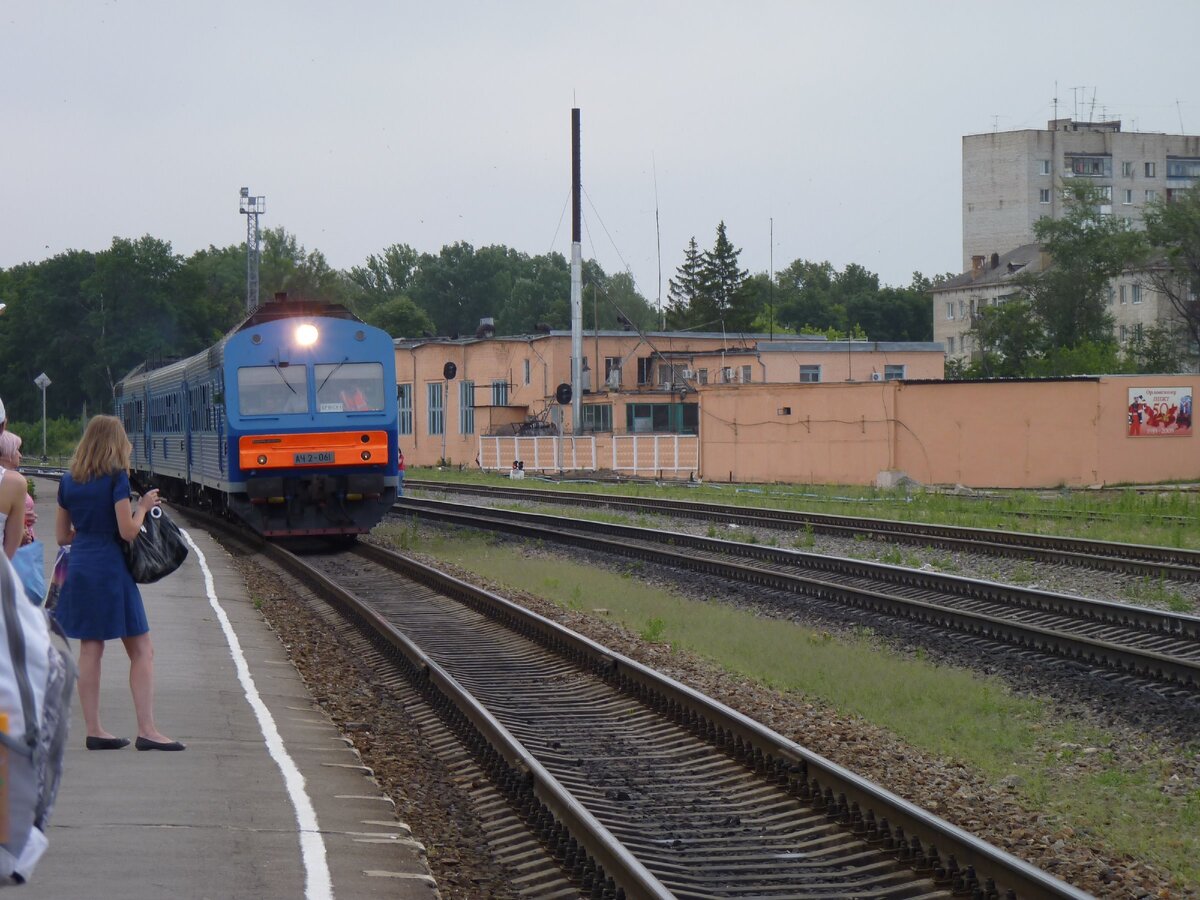 АЧ 2 -061 прибывает на станцию Цон (Орел)