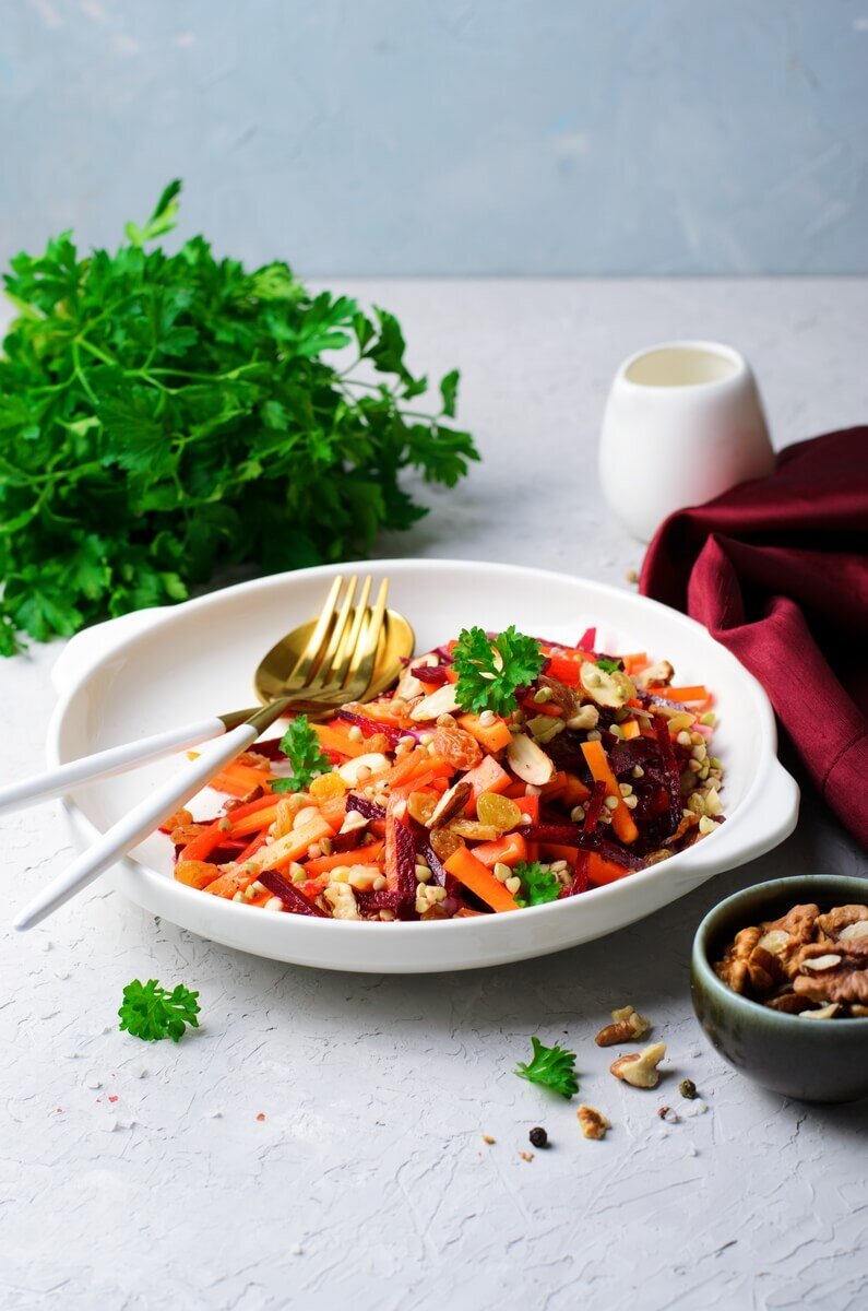 Фитнес-салат с зеленой гречей