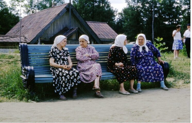 …и бабушки СССР следили за модой. Даже, я бы сказала, предвосхищали. Фото: Яндекс Картинки