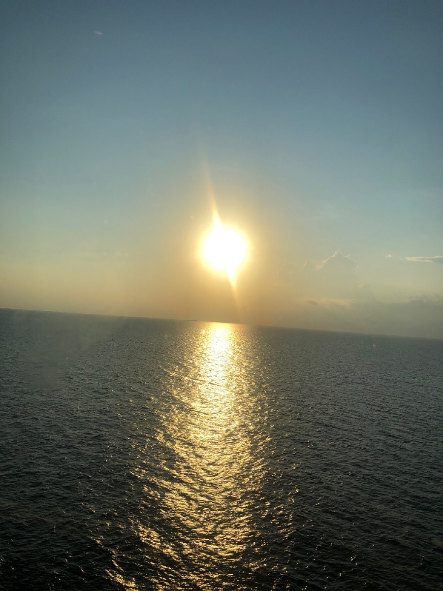 Закат в водах Арабского моря
