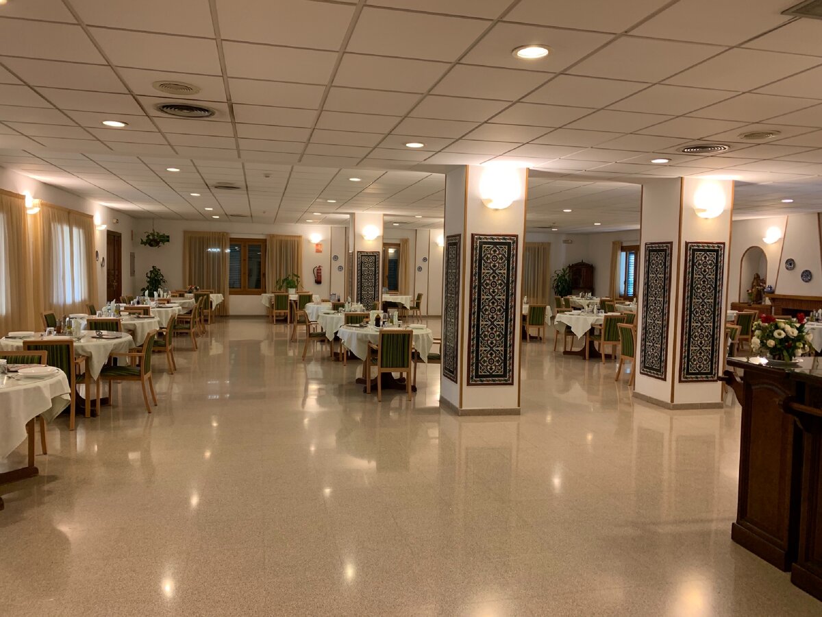 Столовая дома престарелых