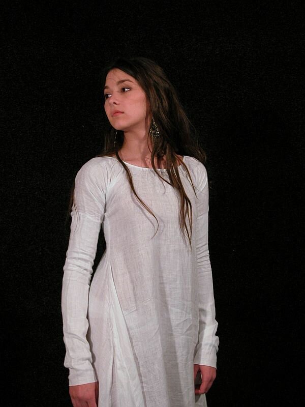 Реконструкция средневековой женской нижней рубашки