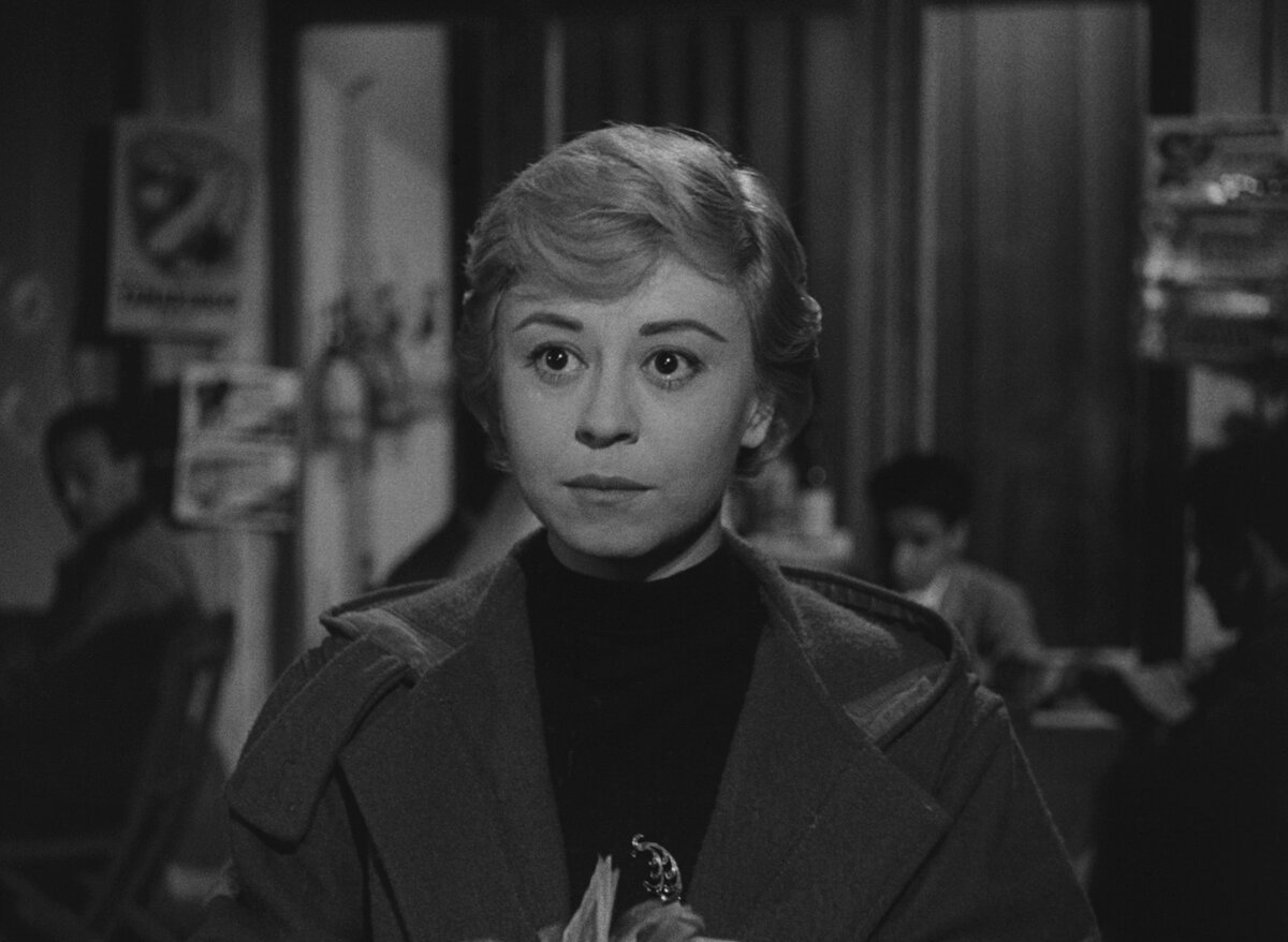 Джульетта Мазина в фильме своего мужа. Кадр из "Мошенничества"