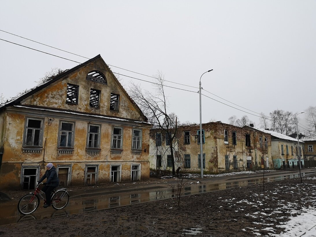 Осташков, март 2020 года. Фотографии с 2-х ЦЕНТРАЛЬНЫХ улиц города