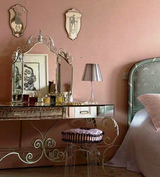 Кованый туалетный столик