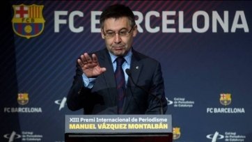 Фото: as.comКак сообщает пресс-служба каталонцев, «Барселона» сокращает зарплату всему персоналу и игрокам первой команды из-за чрезвычайной ситуации в стране.

