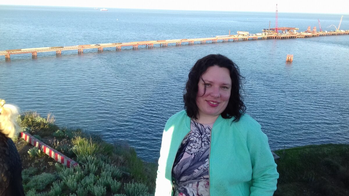 Привет! Меня зовут Алёна. Рада, что Вы заглянули ко мне на канал.