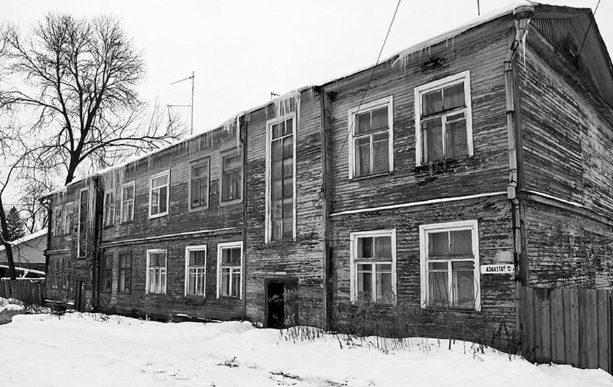 Послевоенные бараки в которых проживала большая часть населения СССР.