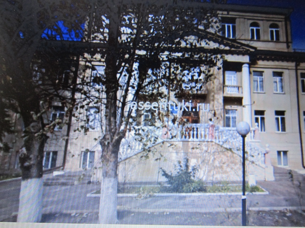 (фото мое, 2019 г. основной корпус санатория "Кавказ")