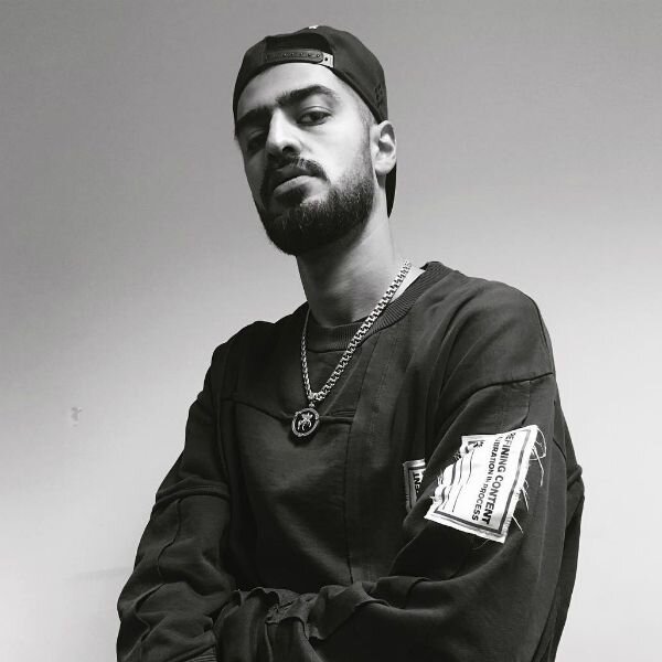 Указанно чисто своё мнение по наблюдением за артистом на протяжении длительного времени.