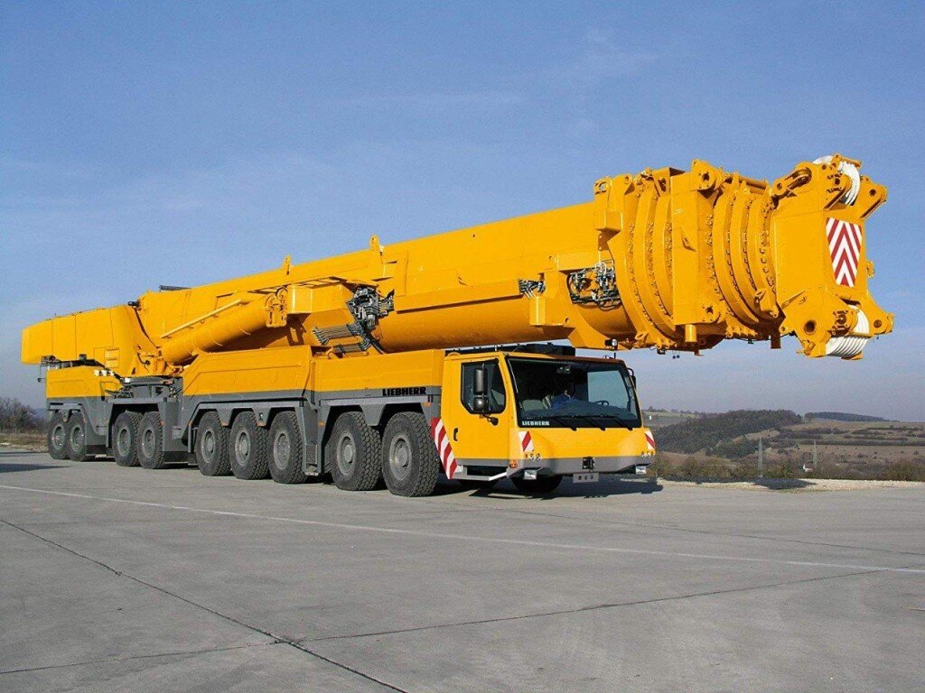  Одна из моделей Liebherr является самым сильным  телескопическим краном на рынке и имеет самую длинную телескопическую  стрелу в мире. Г/п 1200 тонн