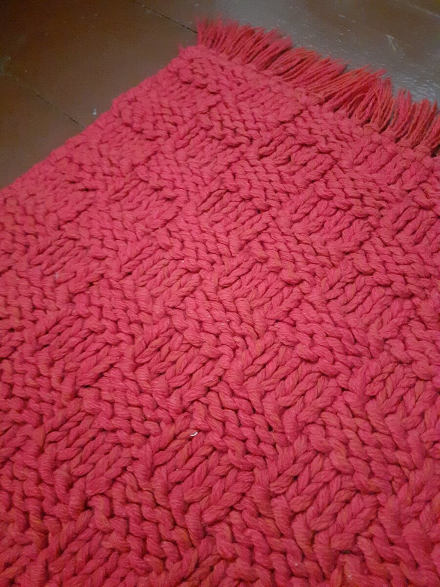 Очень приятно после сна ножками на такой половичок