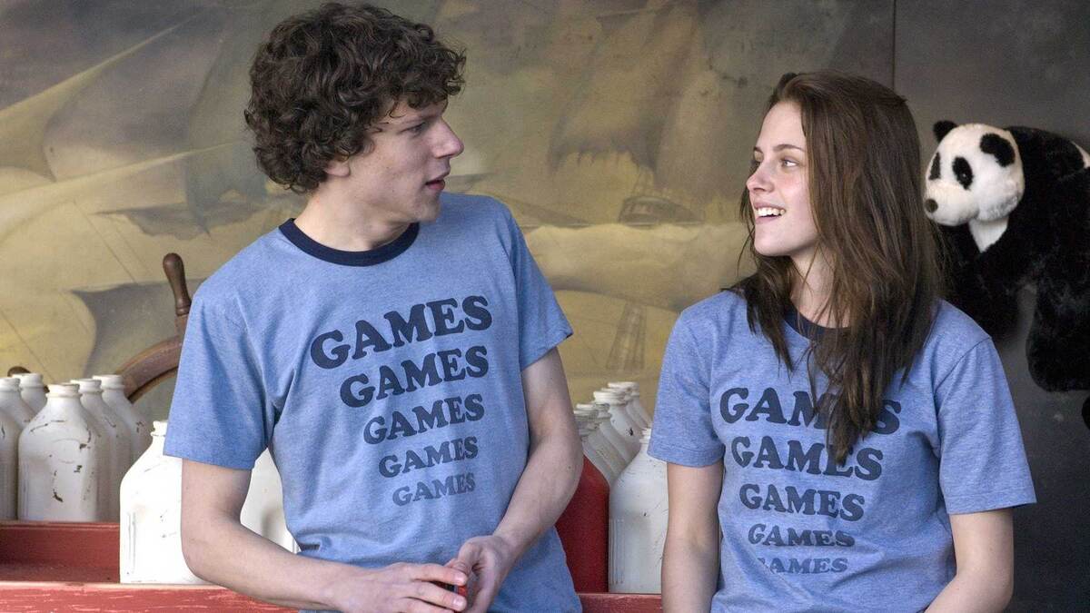 Источник: https://www.empireonline.com/movies/reviews/adventureland-review/
