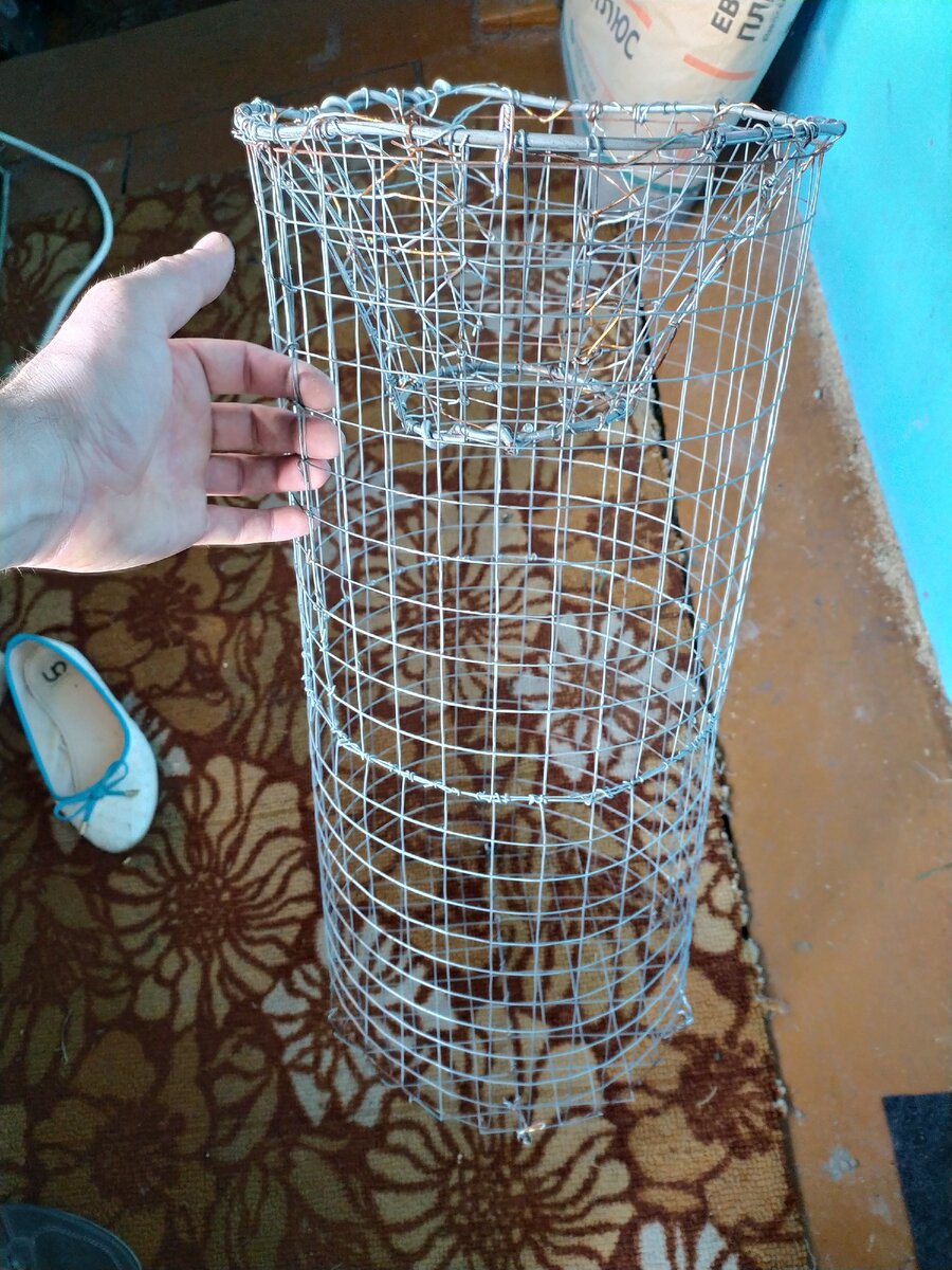 Верша-морда из пластиковой сетки для ловли рыбы