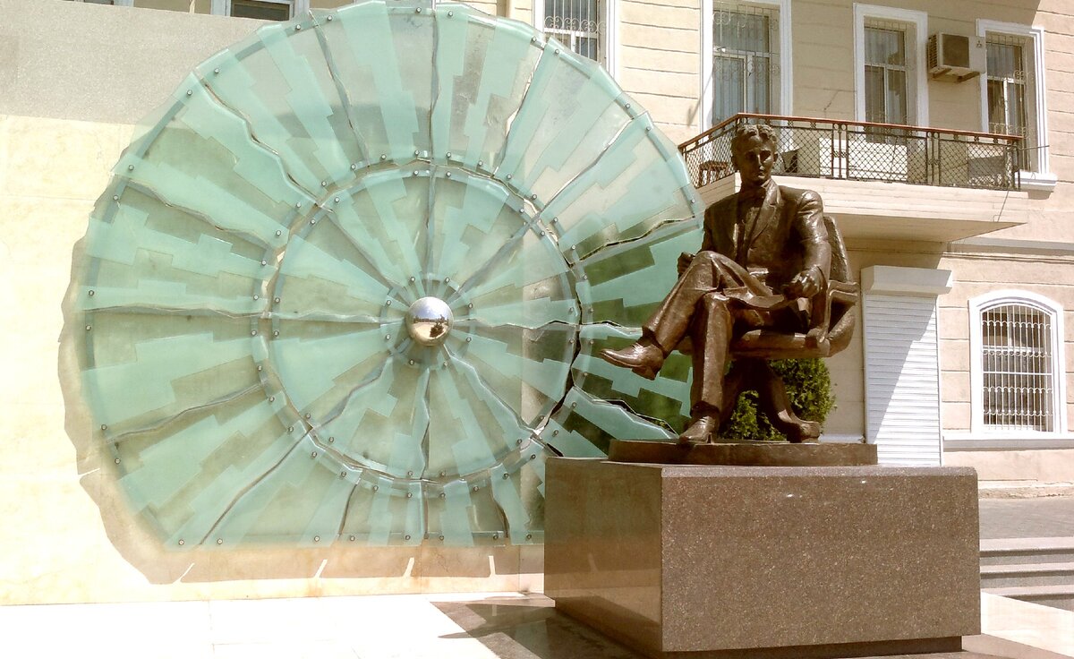 Памятник в Баку