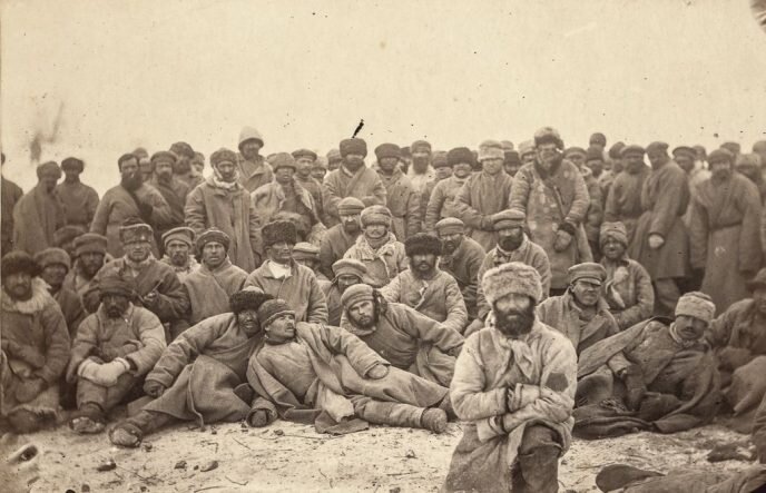Ссыльные (в группе есть азиаты) https://interesnoznat.com/interesno/sibir-i-ssylka-10-fotografij-o-zhizni-politicheskix-ssylnyx-carskoj-rossii.html