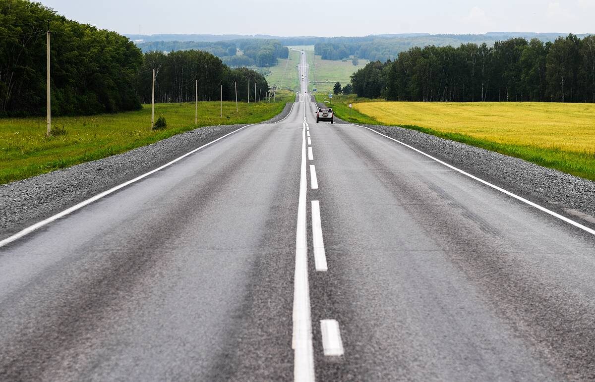 Вот по таким дорогам и ехал. Ровно, просторно, быстро.