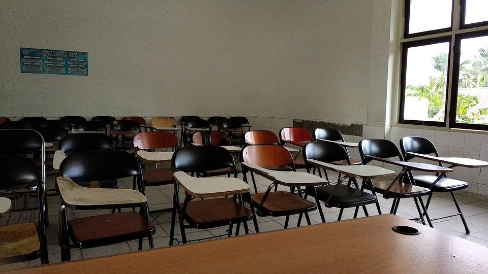 Мебель и помещение для частной школы.