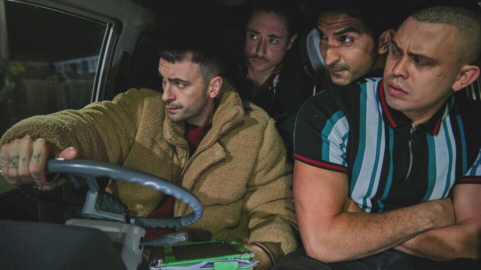 кадр из сериала "Brassic"/2019 /created by Joseph Gilgun/Calamity Films/Источник - kinopoisk.ru