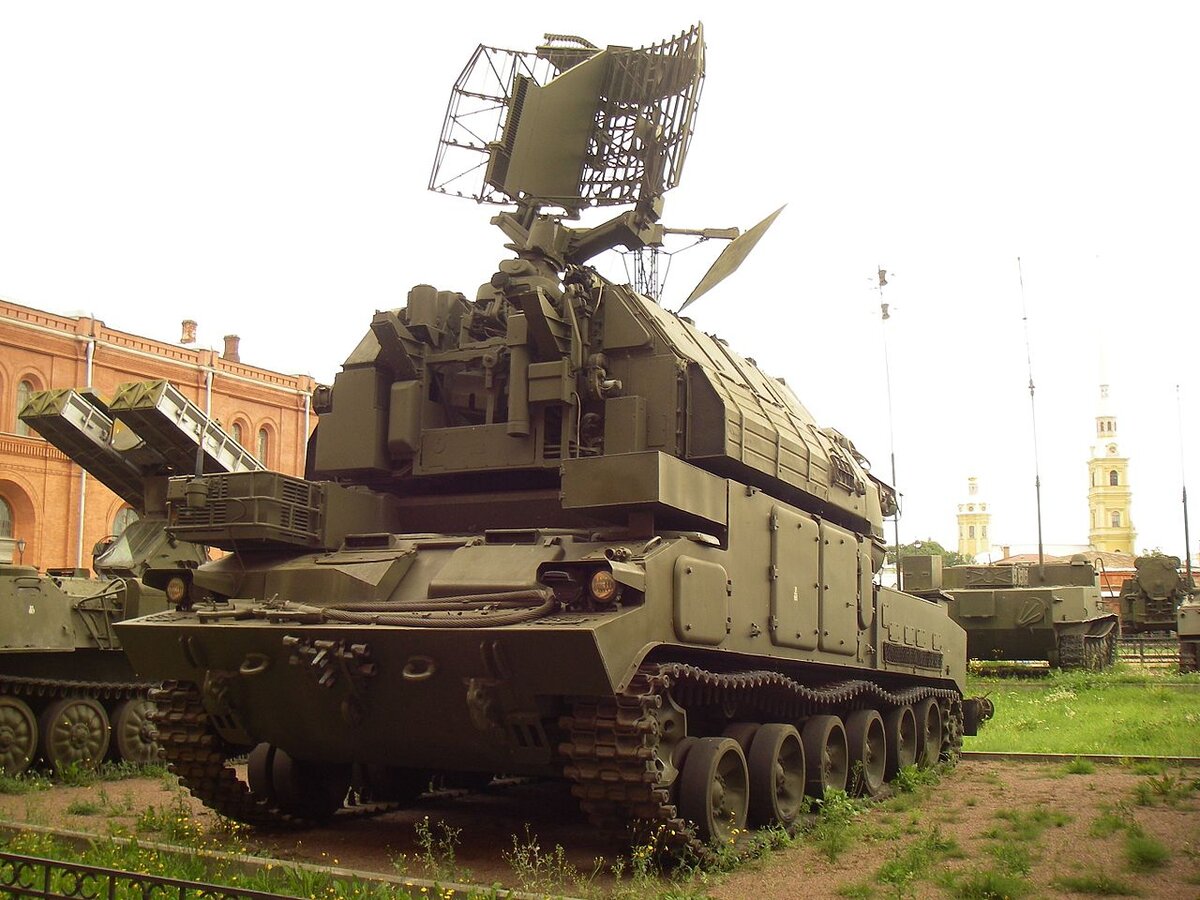 ЗРК "Тор"  на шасси производства Минского тракторного завода (Wikipedia.org)