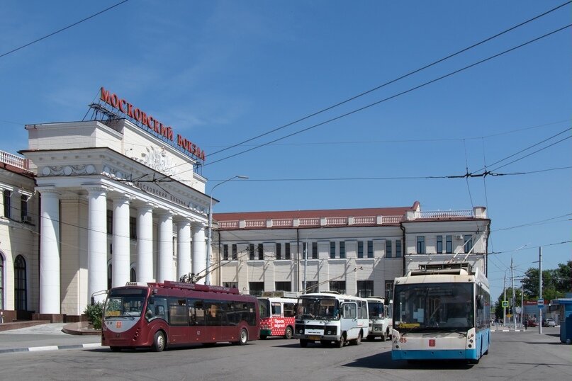 Смотреть парень начал престовать к девушке в автобусе