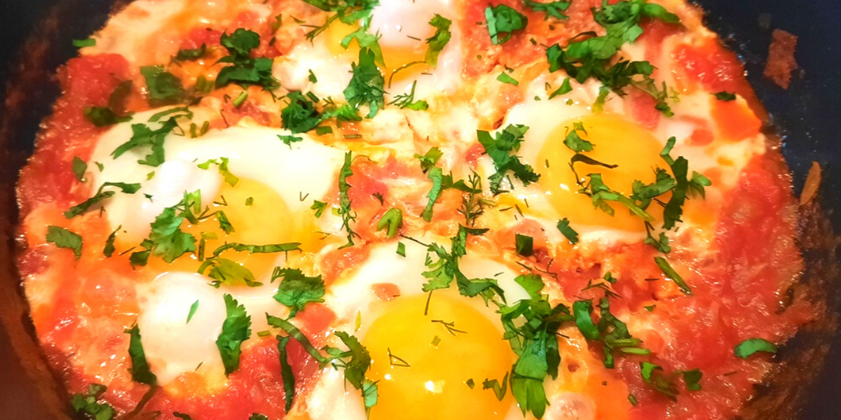 Были только яйца, лук и зелень.