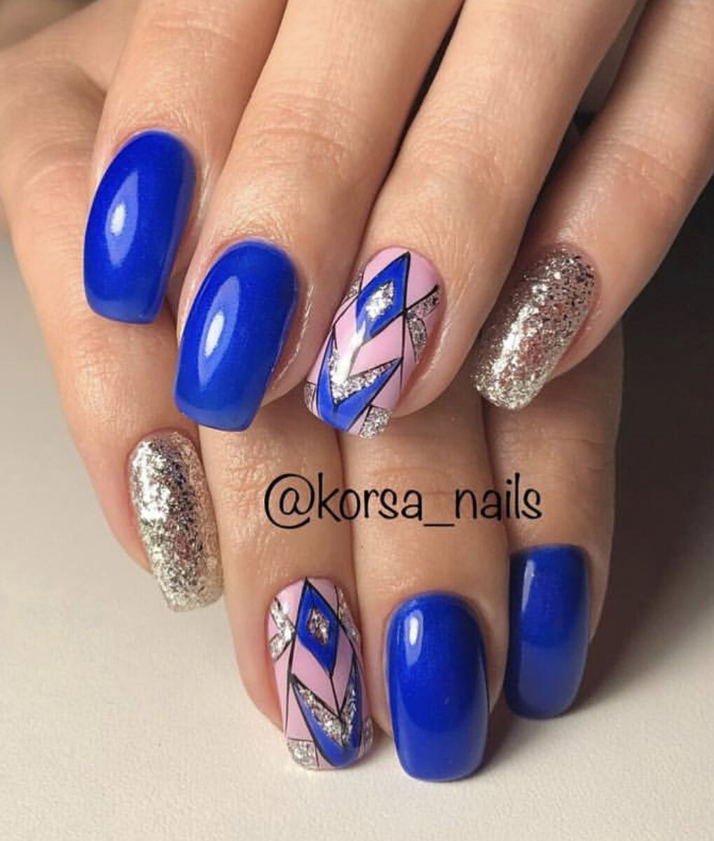 Дизайн выполнен в технике «геометрия».