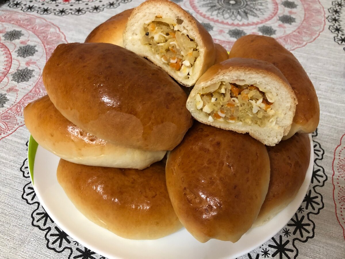 Пирожки с капустой и яйцом