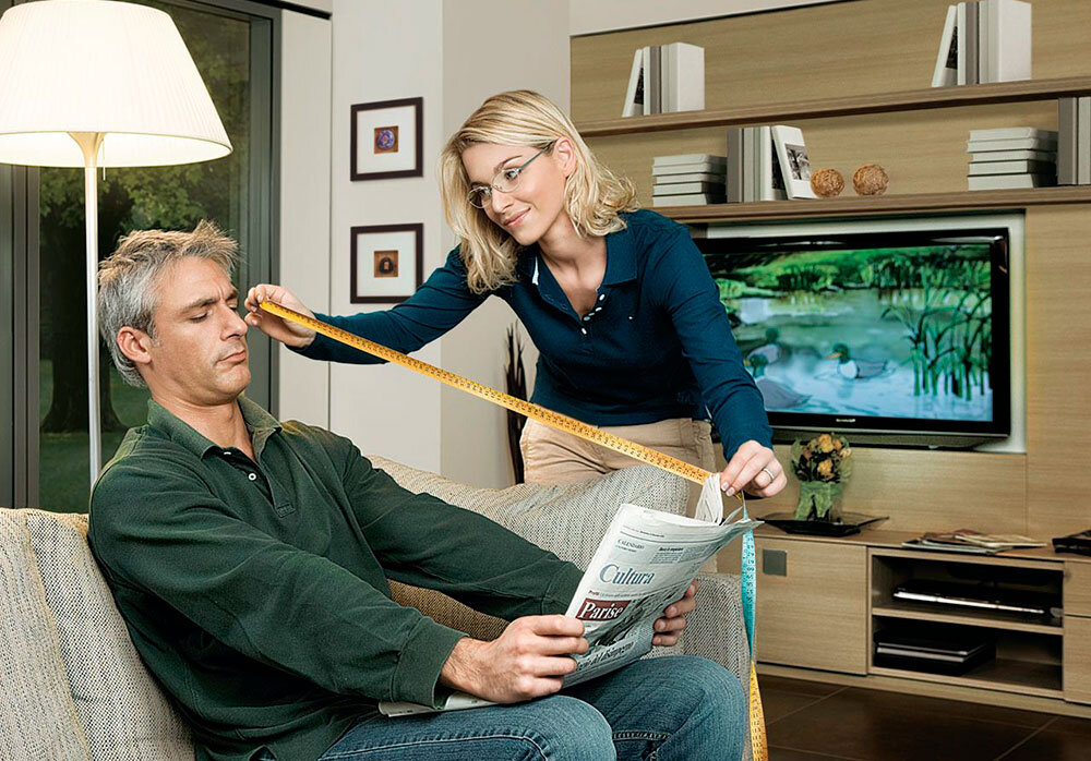 Так пресбиопия и проявляется: ухудшается зрение на близкой дистанции. Поэтому данный дефект еще называют возрастной дальнозоркостью.