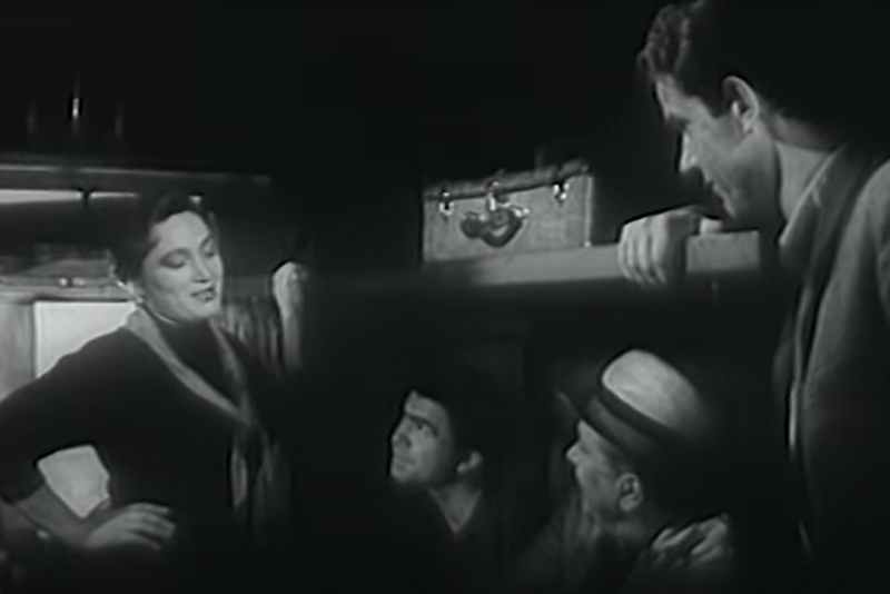 Кадр из фильма "Всё начинается с дороги". Людмила Хитяева в роли Анны и Виктор Авдюшко в роли Степана Бокова