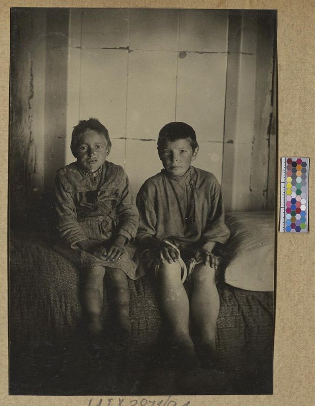 Опухшие от голода дети. 1921-1922 гг. 