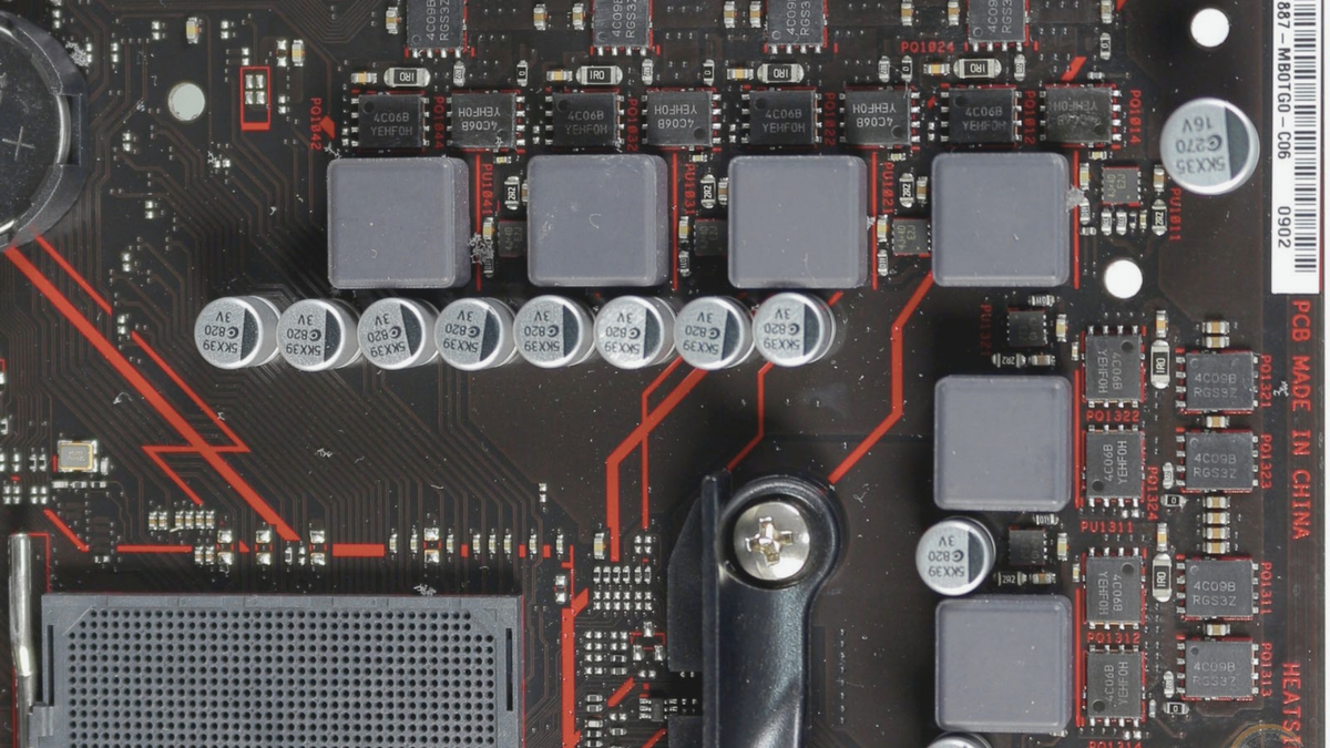 Фазы питания можно посчитать по дросселям (квадратикам чёрного или серого цвета), здесь их 6