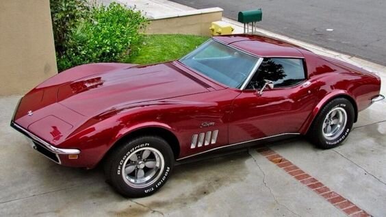 А такой помните? Он был в кино "Час Пик" у главного героя. Только там был черный автомобиль, а мы решили показать вишневый. Черный то вы уже видели. Источник www.pinterest.ru