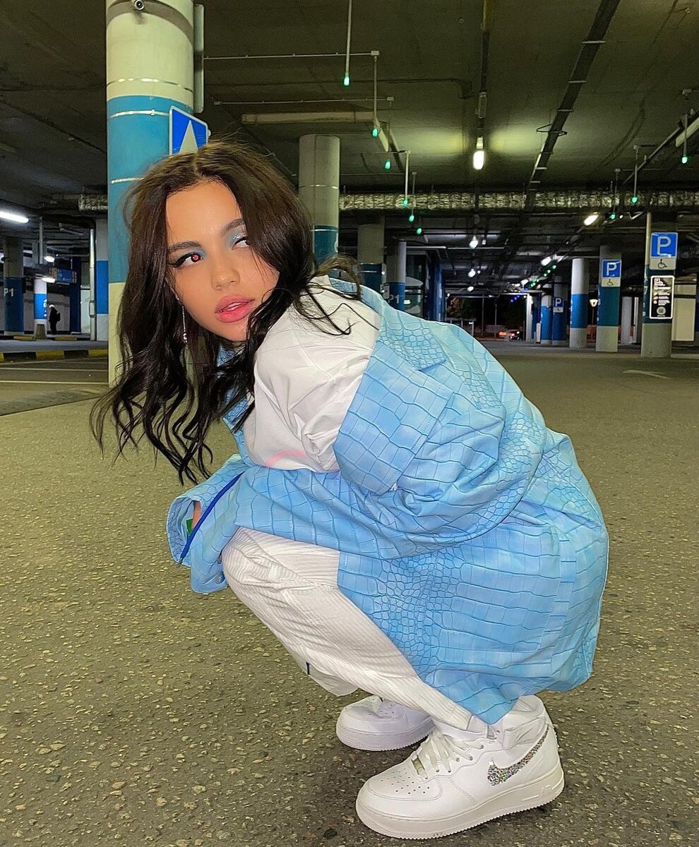 Валя Карнавал упала в обморок, @karna.val