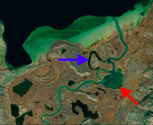 Южный берег озера и ручей Лабынкыр. Живой Атлас Esri’s Wayback