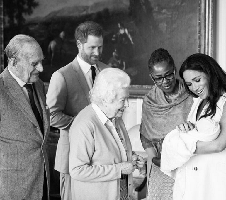 Меган и Гарри представляют своего первенца. Фото: www.instagram.com/sussexroyal