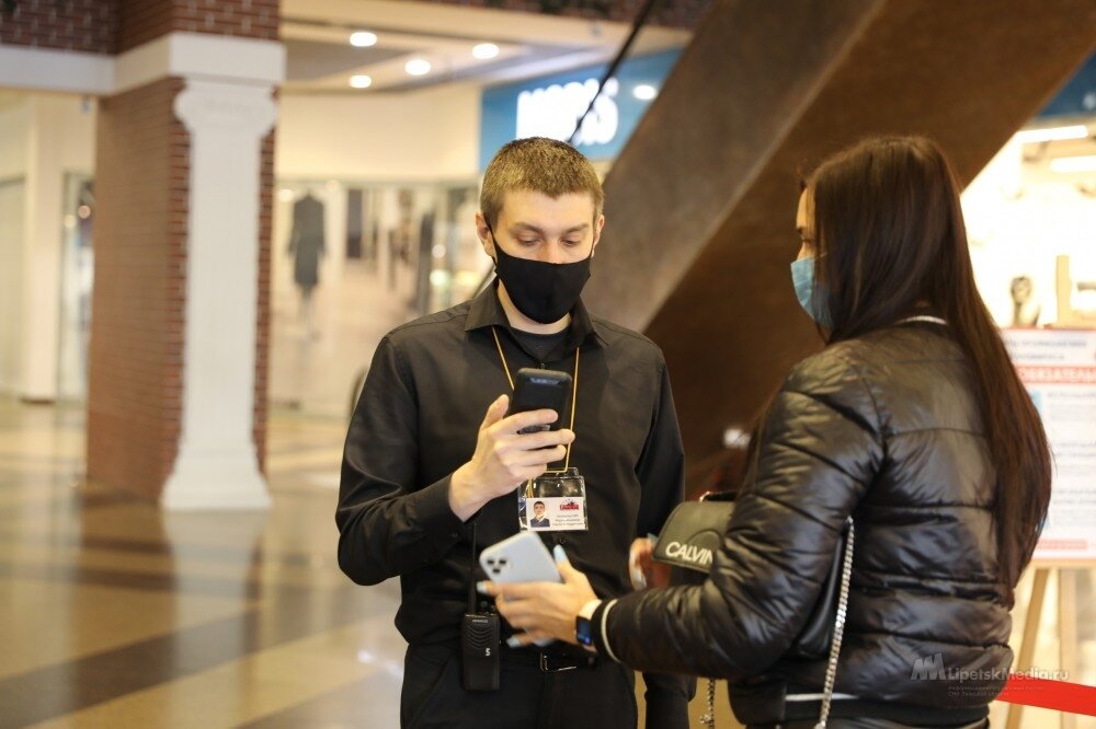 Кто их уполномочил на право иметь доступ к персональным данным граждан?