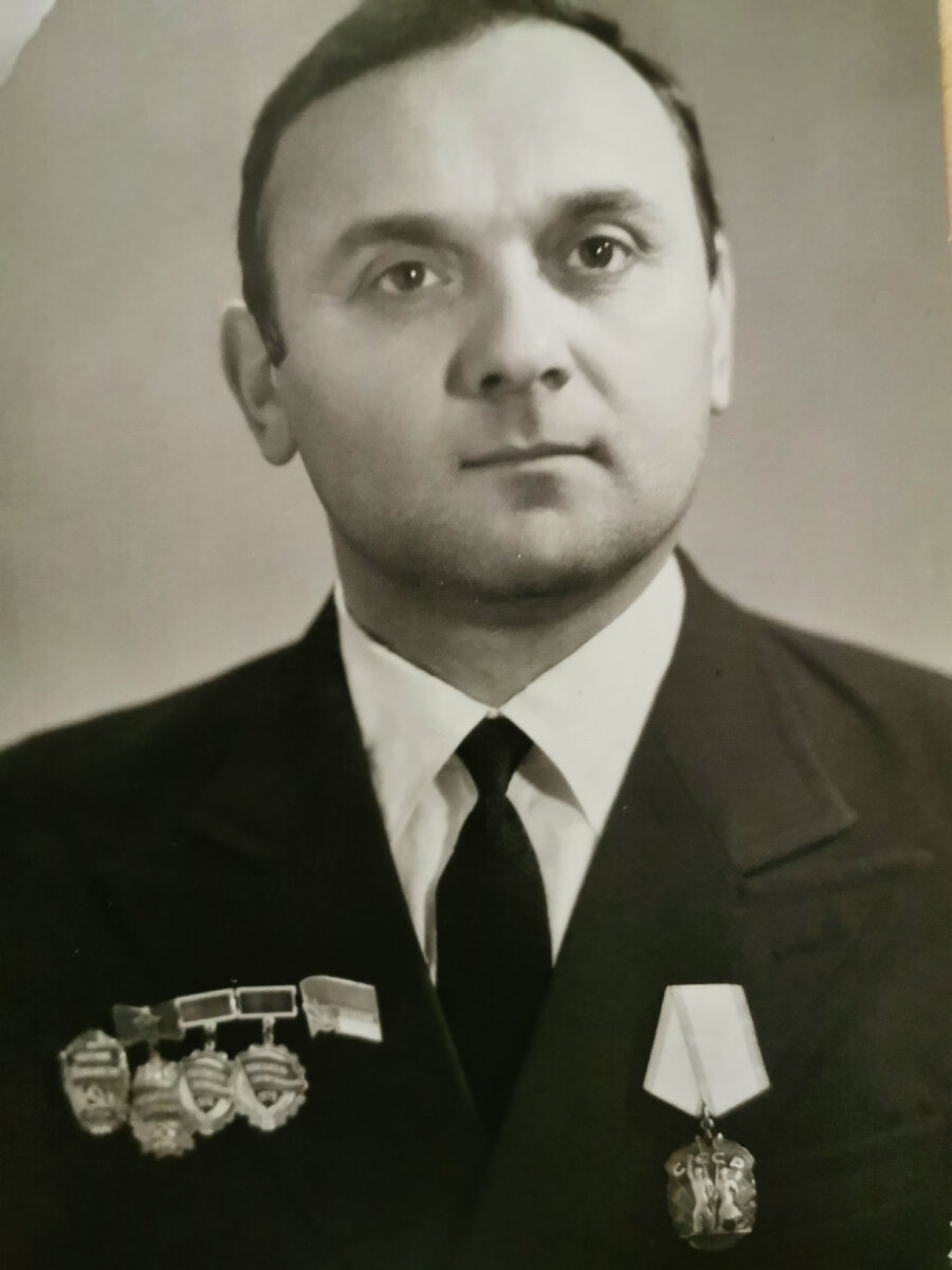 Отец - Пономаренко Василий Васильевич, 1977 год. Фотография сделана для областной Доски почета