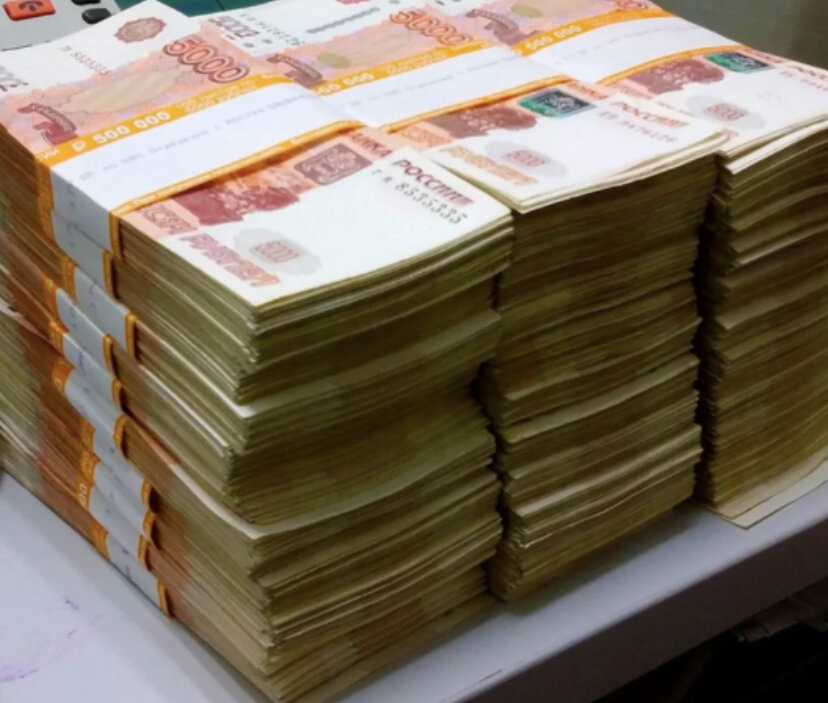 Взять кредит 10 миллионов рублей. Много пачек денег. Стопка денег. Большие деньги пачками. Пачка денег на столе.