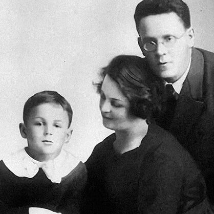 Маршак, его жена Софья и сын Элик...