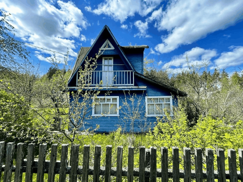 Сразу и не скажешь, что этому домику пошел пятый десяток. Фото: Мир Квартир