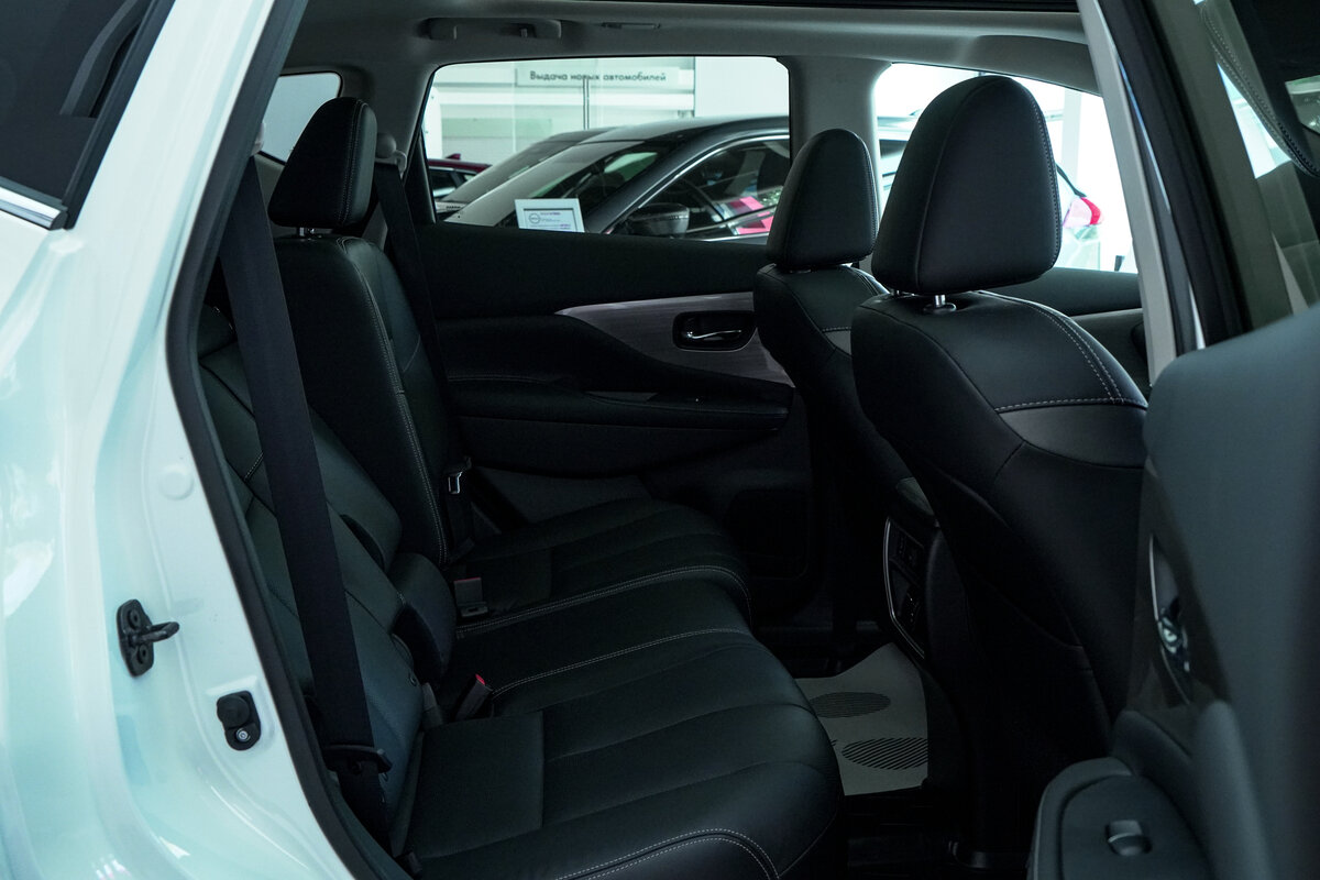 С  авто Nissan Murano вы почувствуете себя уверенно и безопасно, так как модель воплощает в себе превосходство во всем.-2-2
