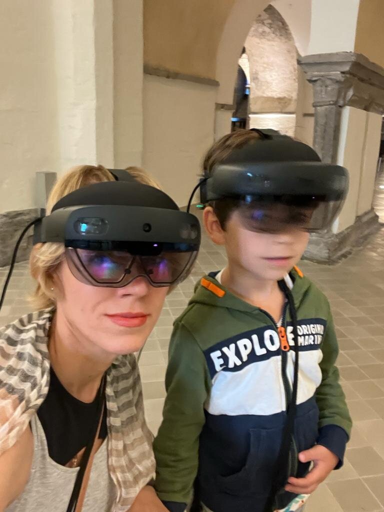 Мы в VR очках. То, что мы видим сфотографировать невозможно.