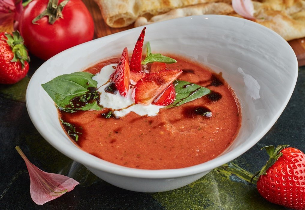     Идеальный свекольник, гаспачо с клубникой, холодный из манго - супы для жарких дней